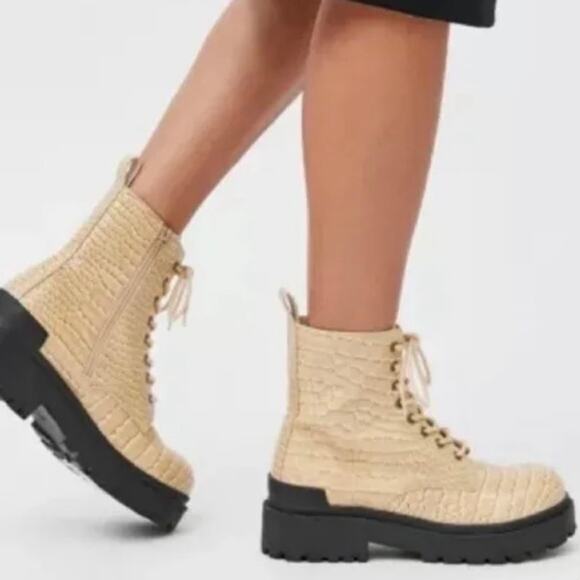 Urban Outfitters Shoes - Urban Outfitters Brody Boot Sz 8 Grunge Goth Chunky Croc Platform Combat NWOB
